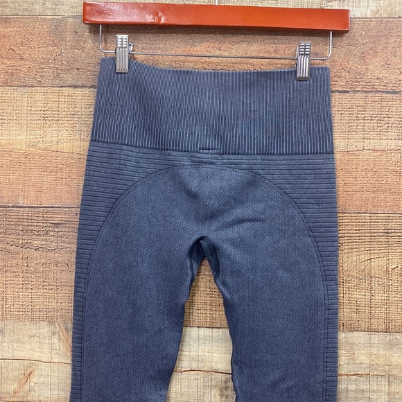 Rivals & Resilience Midnight Gray Motto Legging NWT - Picture 5 of 6